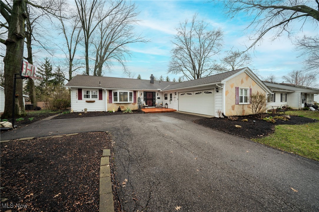 436 High Meadow Road, Amherst, Ohio image 2