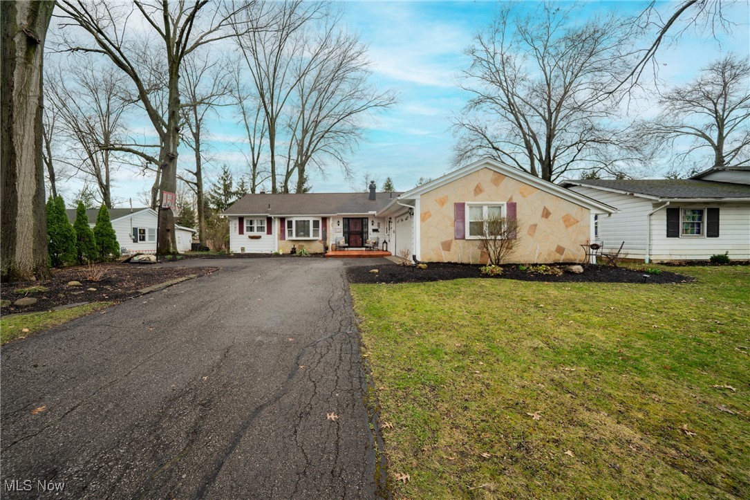 436 High Meadow Road, Amherst, Ohio image 1