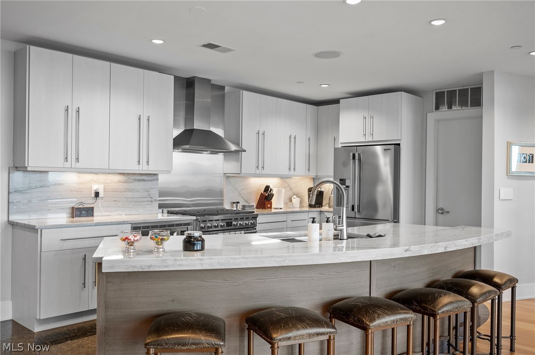 Pinnacle Condominium - Residential