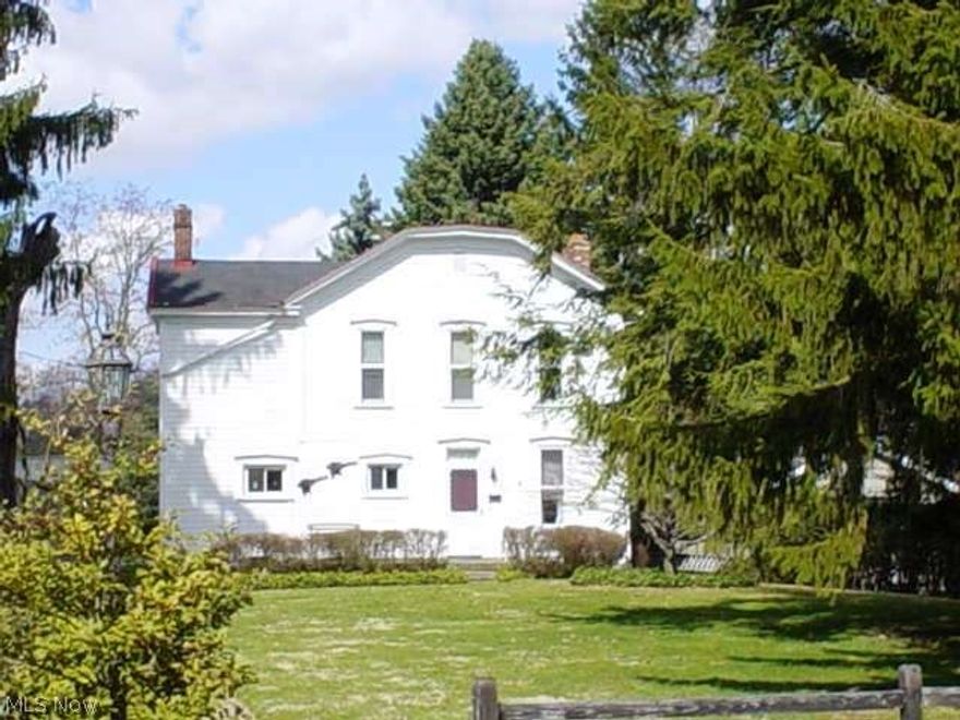 Great home with a beautiful view of the Ohio River !!! Don't miss this one.