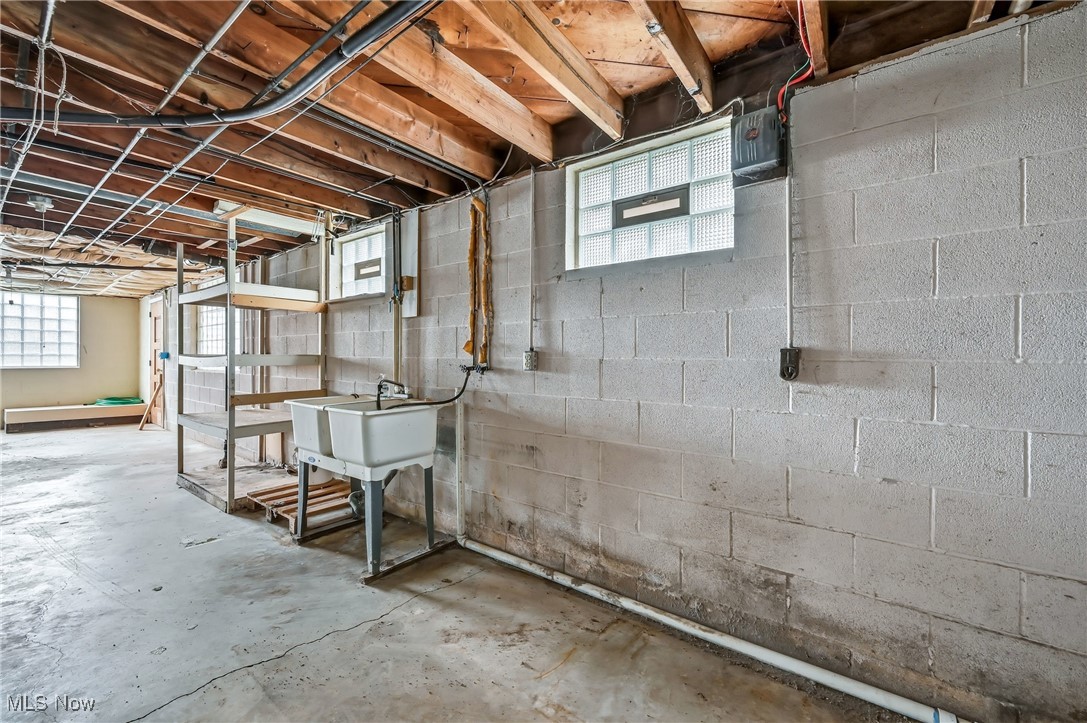 East Liverpool, Ohio 43920, United States, 3 Bedrooms Bedrooms, ,1 BathroomBathrooms,Residential,Active,233218