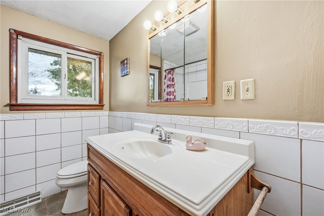 East Liverpool, Ohio 43920, United States, 3 Bedrooms Bedrooms, ,1 BathroomBathrooms,Residential,Active,233218