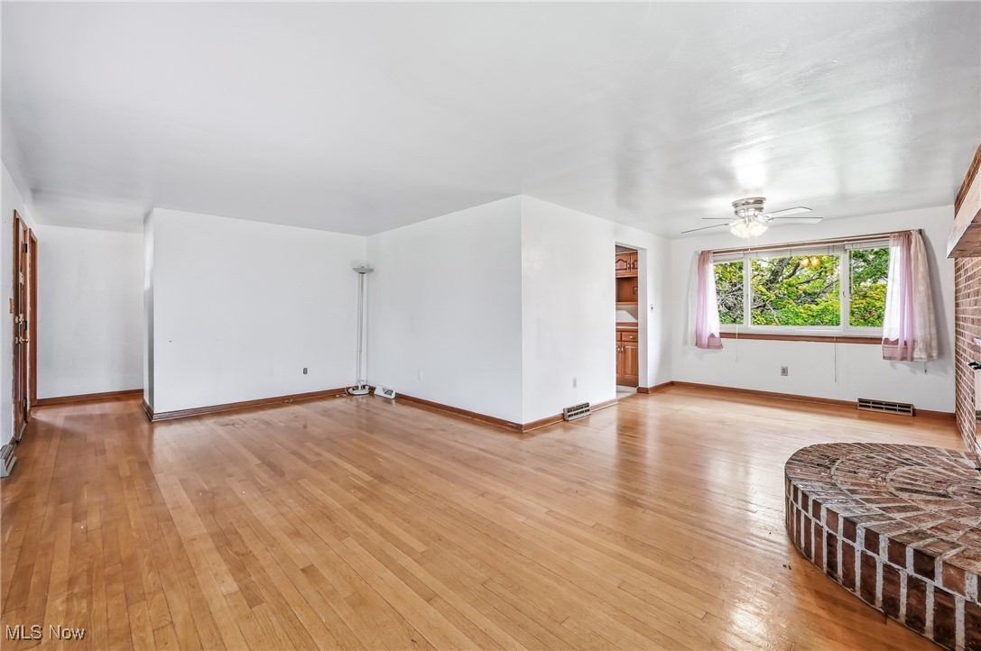 East Liverpool, Ohio 43920, United States, 3 Bedrooms Bedrooms, ,1 BathroomBathrooms,Residential,Active,233218