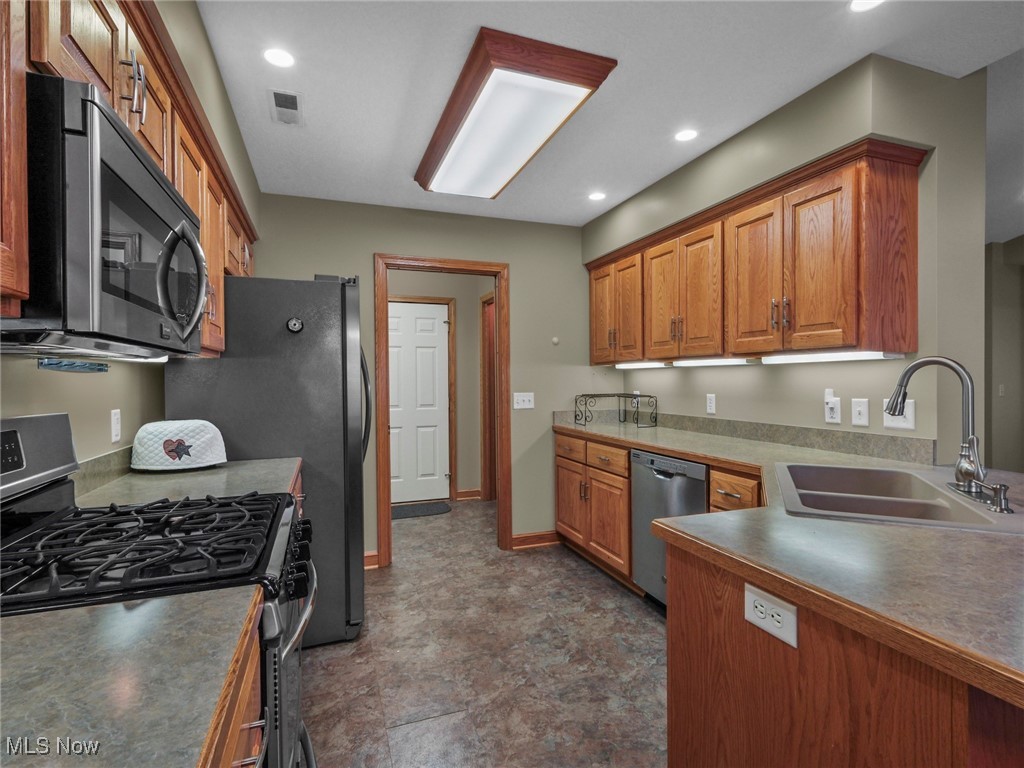 227 Pinehurst Drive, Dover, Ohio image 15