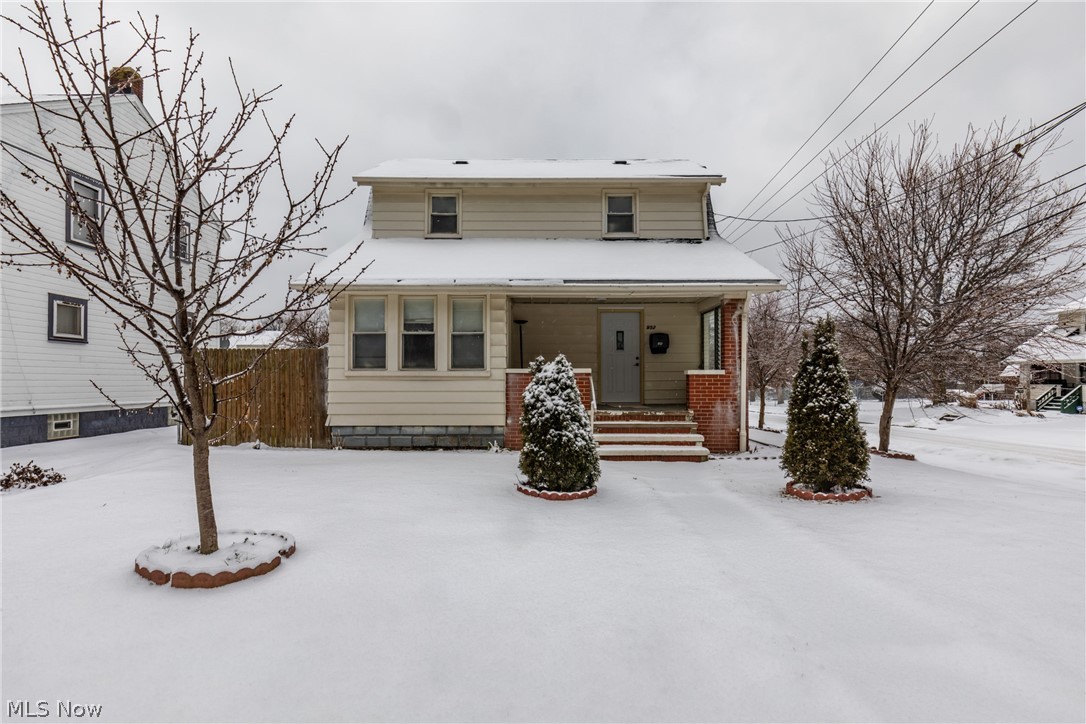 This beautiful colonial house located in the heart on North hill which is minutes away from highway,shopping and so many things have tons of updates including New Roof February 2021,New Carpet,New Vinyl Flooring,New AC and Electric few months ago.Bathroom is completely updated.It also have fully fenced backyards.Call your favourite realtor today and make appointment today before it is gone.