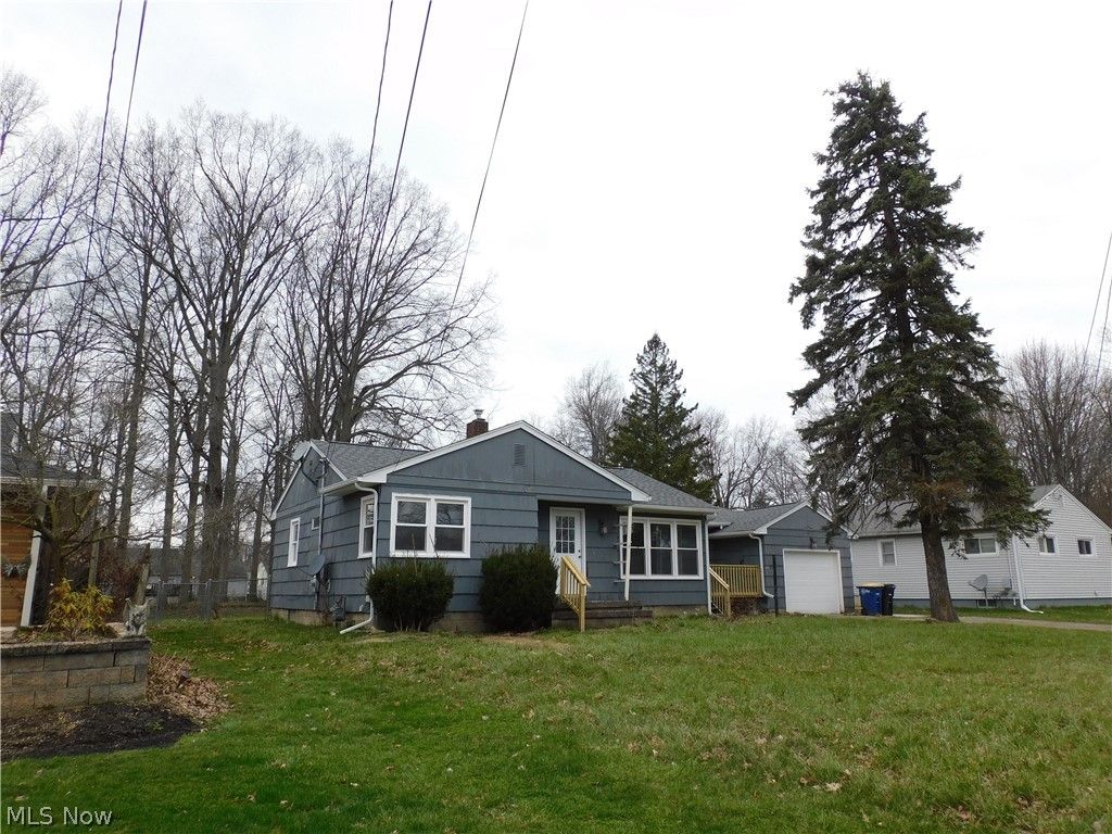 Photo of 1427 Union Avenue, Ashtabula, OH 44004 (MLS # 5198172)