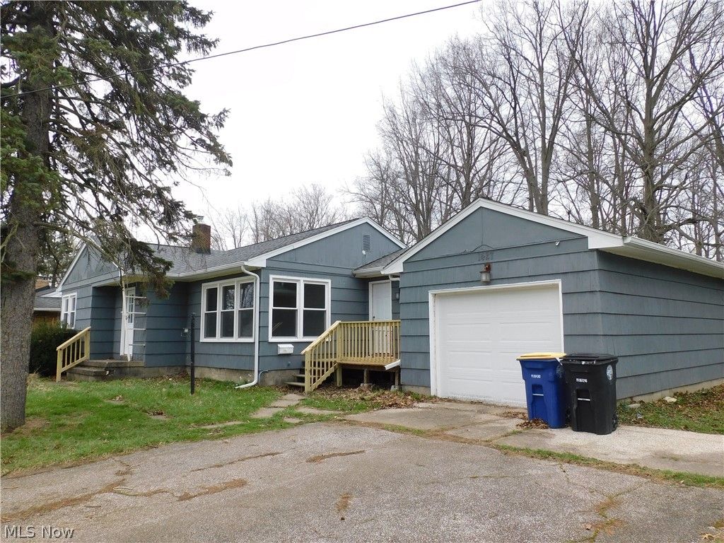 Photo of 1427 Union Avenue, Ashtabula, OH 44004 (MLS # 5198172)