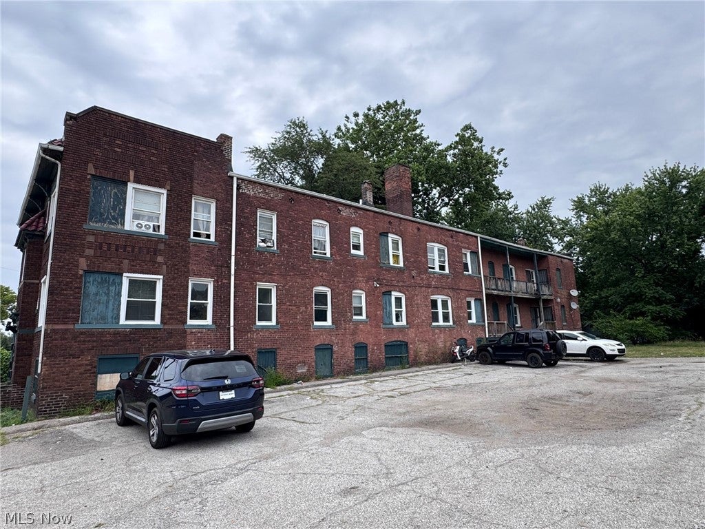 975 Parkwood Drive