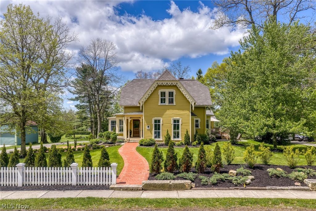 Photo of 374 N Main Street, Hudson, OH 44236 (MLS # 5207950)