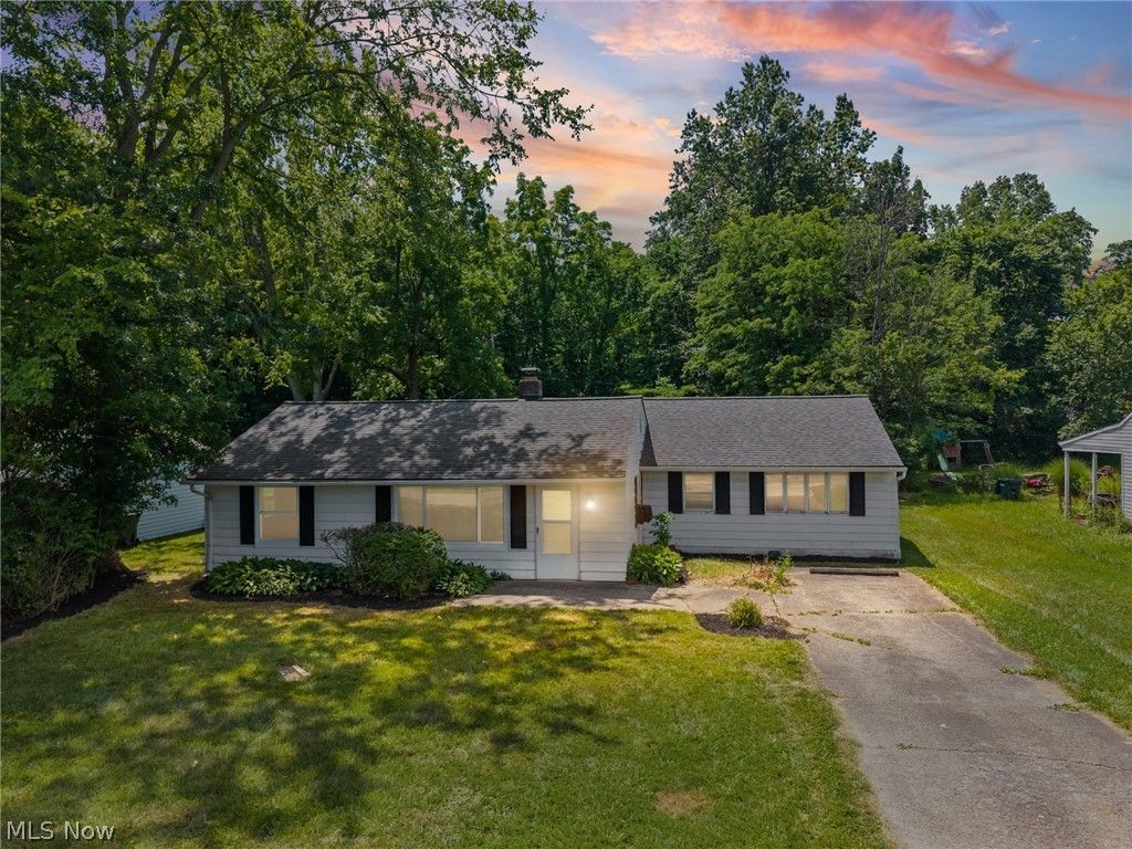 Photo of 27111 Lynn Drive, Olmsted Township, OH 44138 (MLS # 5224218)