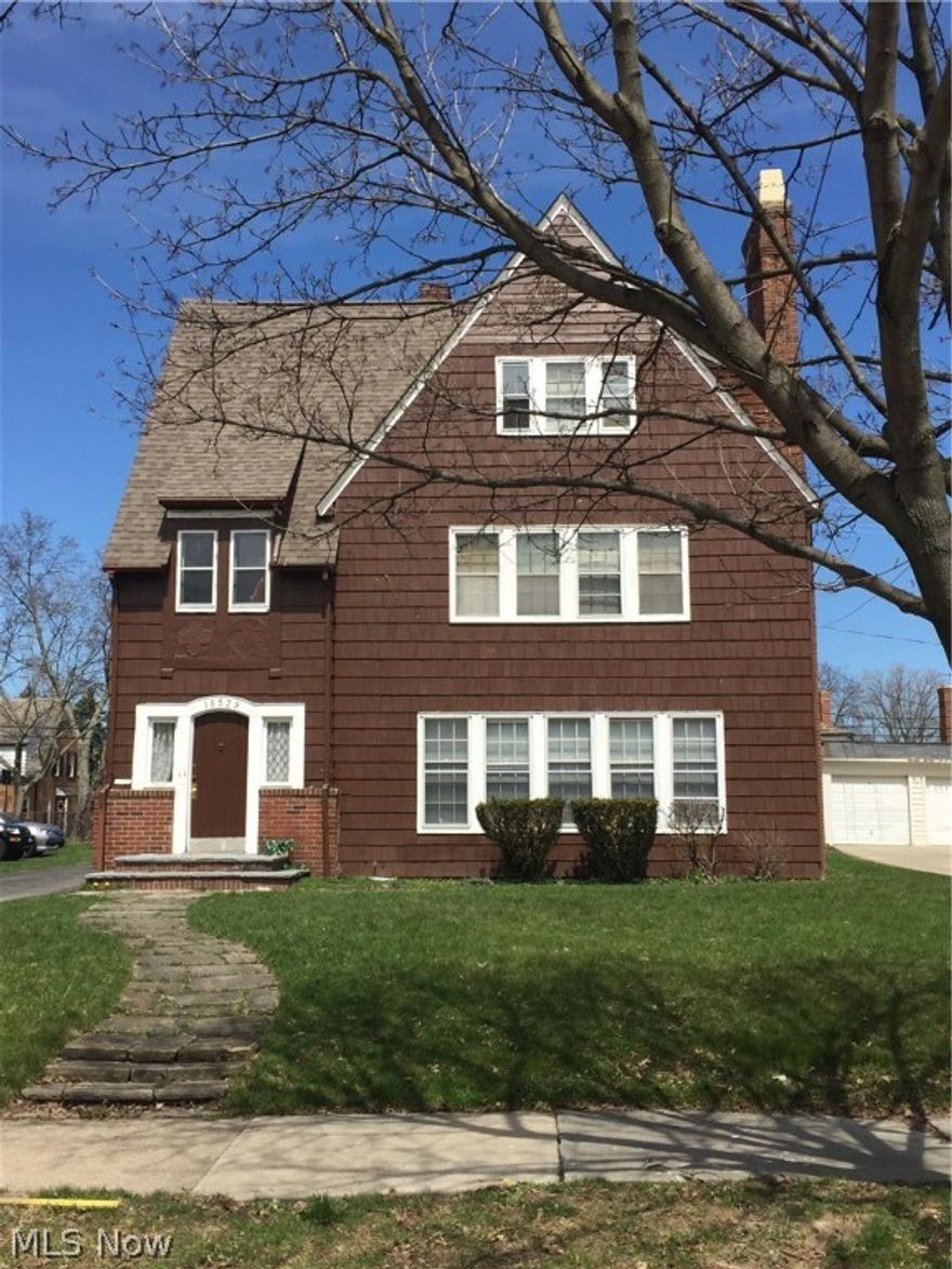 Attention investors! Great income property with 10% cap rate. Wonderful 3 story, 2 unit home located on beautiful Winslow Rd. The first floor unit has 2 bedrooms and 1 bath. The second unit has the top two floors and includes 4 bedrooms and 2 baths. House will be POS compliant. One year home APHW warranty included. New Roof (tear off) with 40 year quality materials in 2012. New tenants with one year lease moving into the 1st & 2nd floors.
In the process of making upstairs unit rent ready.