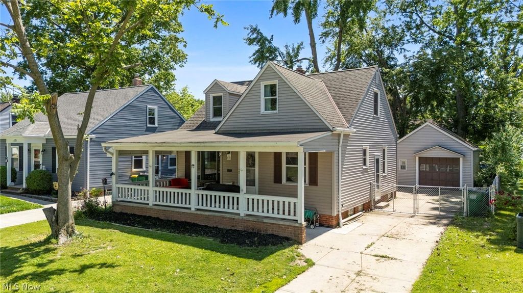 Photo of 474 E 328th Street, Willowick, OH 44095 (MLS # 5214523)