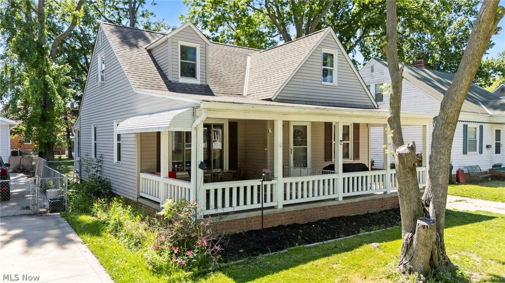 Photo of 474 E 328th Street, Willowick, OH 44095 (MLS # 5214523)