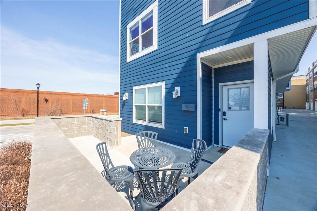 412 W Shoreline Drive, Sandusky, Ohio image 4