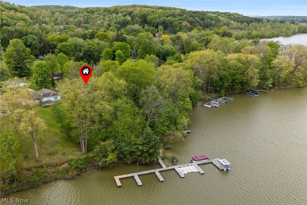 Photo of 6109 Vale View Drive SW, Sherrodsville, OH 44675 (MLS # 5208582)