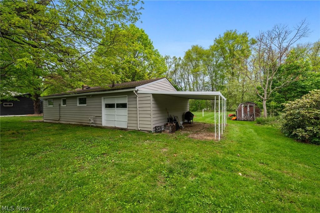 Photo of 6109 Vale View Drive SW, Sherrodsville, OH 44675 (MLS # 5208582)