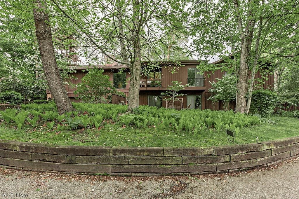 Photo of 1936 Hemlock Drive, Kent, OH 44240 (MLS # 5206552)