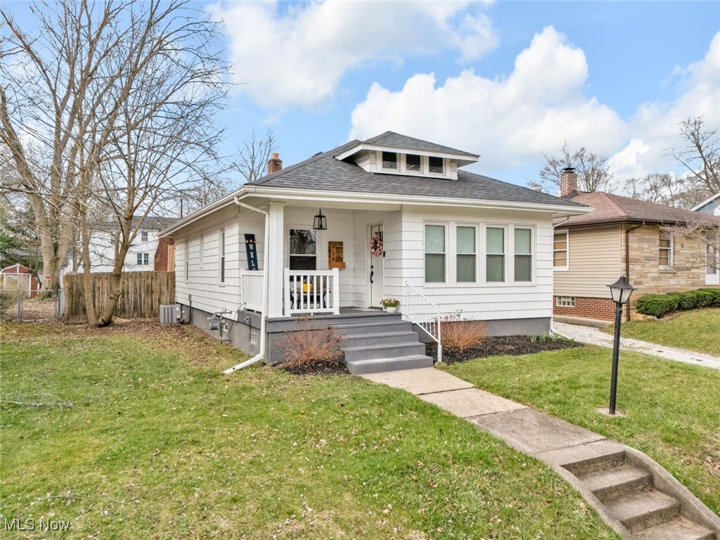 1156 Parkside Drive, Alliance, Ohio image 2
