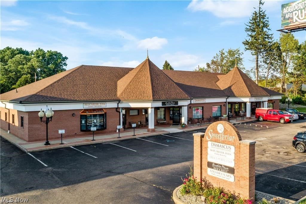 4463 Hills & Dales Road NW