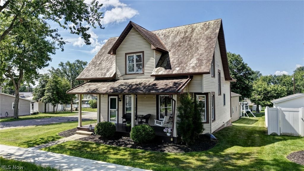 Photo of 302 SW Maple Street, Sugarcreek, OH 44681 (MLS # 5218931)