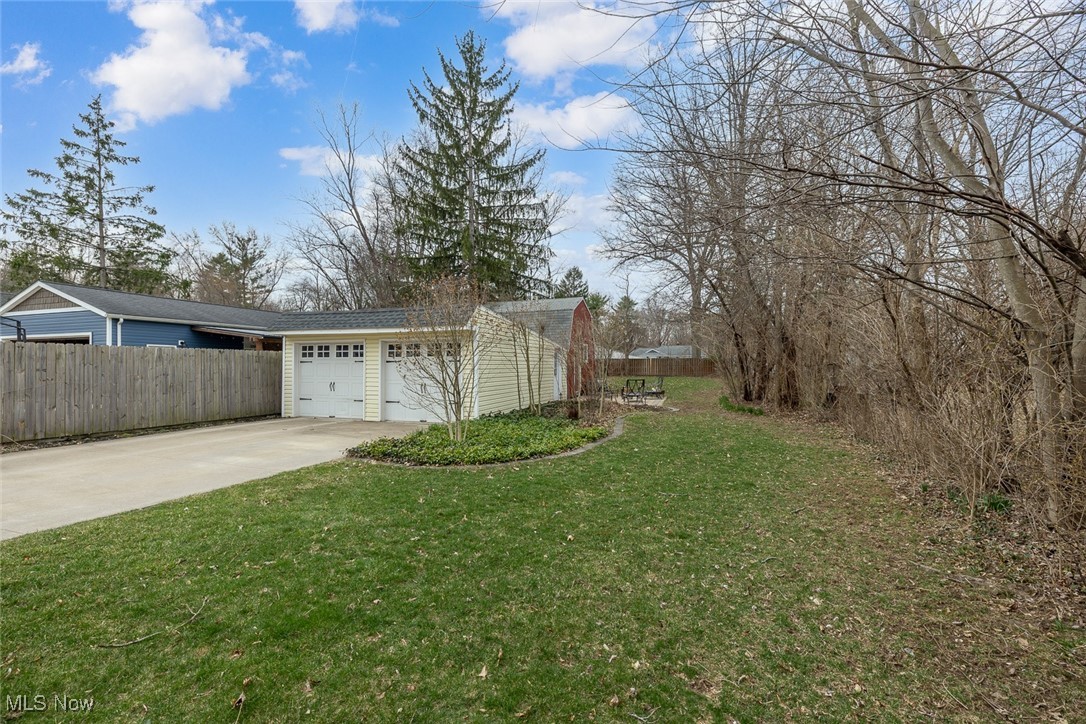 8334 Mapleway Drive, Olmsted Falls, Ohio image 37