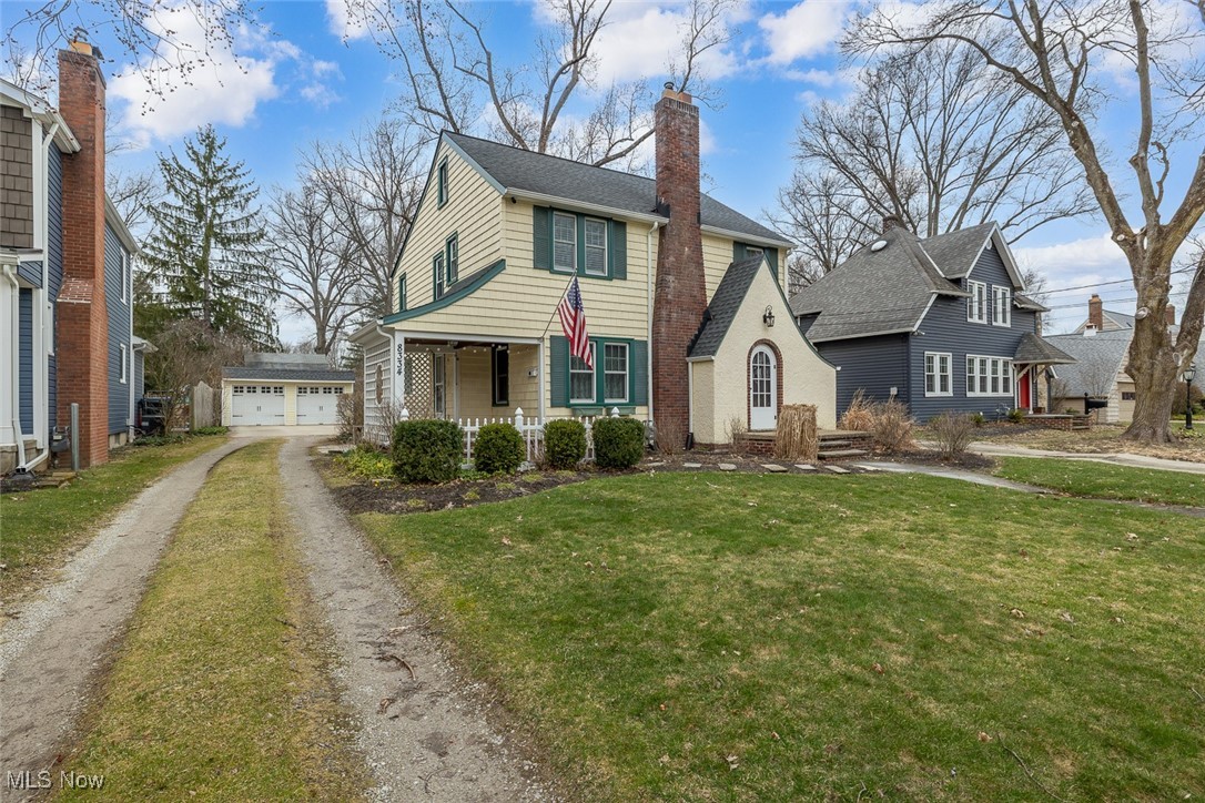 8334 Mapleway Drive, Olmsted Falls, Ohio image 2