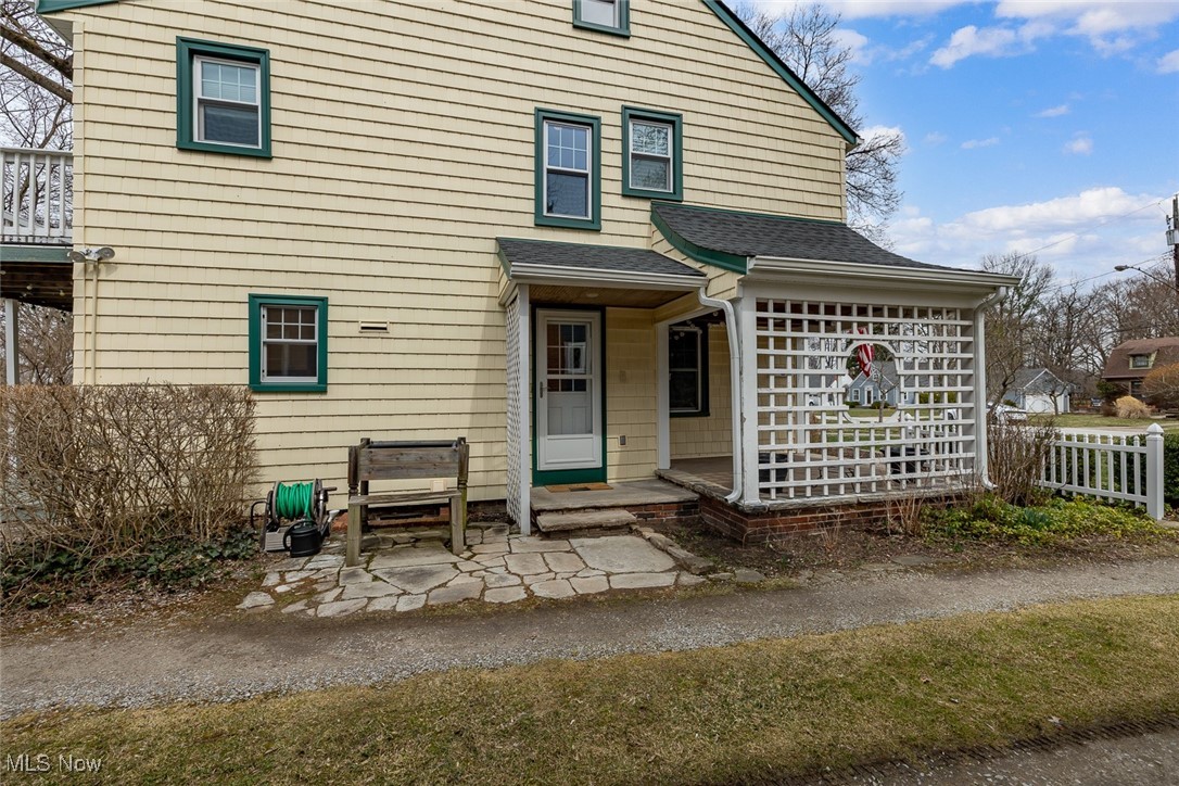 8334 Mapleway Drive, Olmsted Falls, Ohio image 31