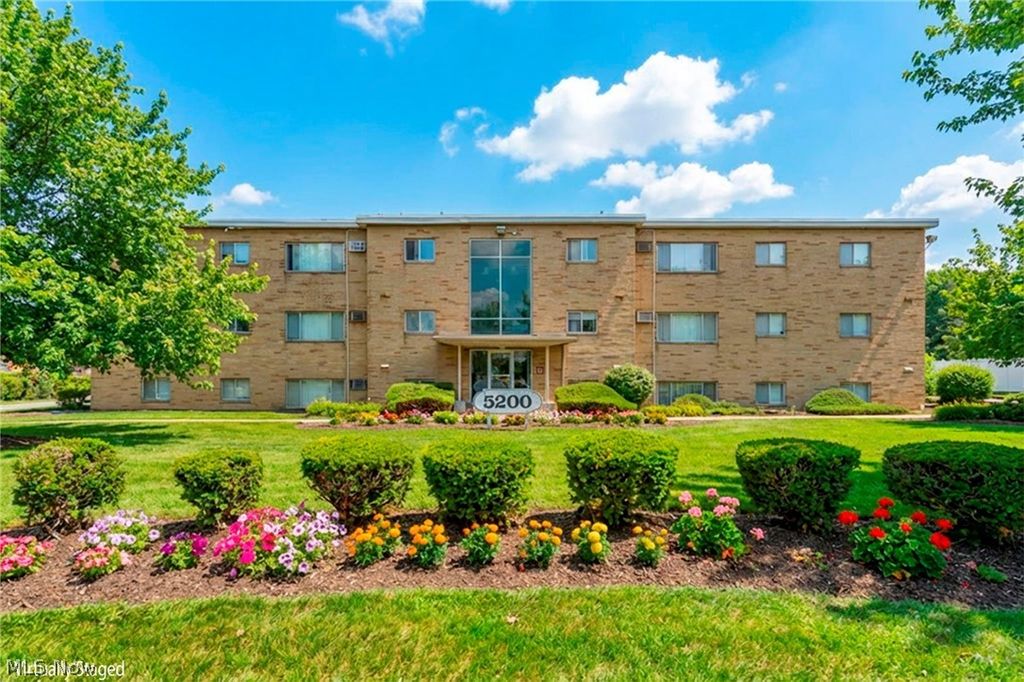 Photo of 5200 Royalton Road #9B, North Royalton, OH 44133 (MLS # 5194854)