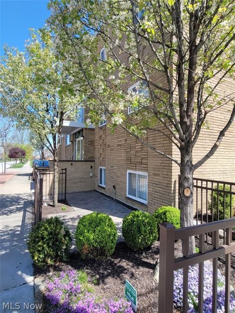 Tiny photo for 1675 Woodward Avenue #3, Lakewood, OH 44107 (MLS # 5198054)