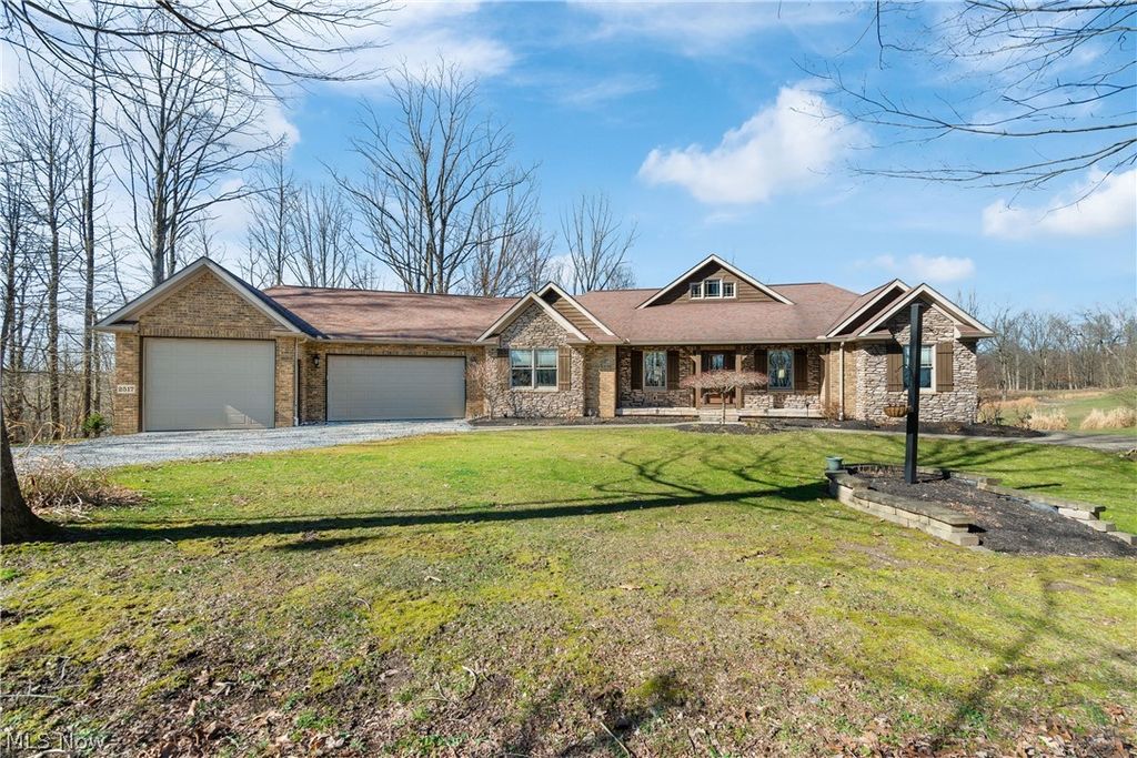Photo of 2517 Golfview Drive NE, New Philadelphia, OH 44663 (MLS # 5191728)