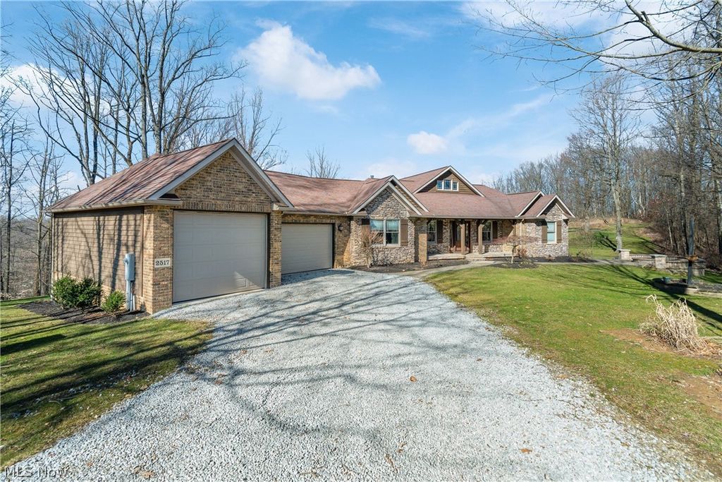 Photo of 2517 Golfview Drive NE, New Philadelphia, OH 44663 (MLS # 5191728)