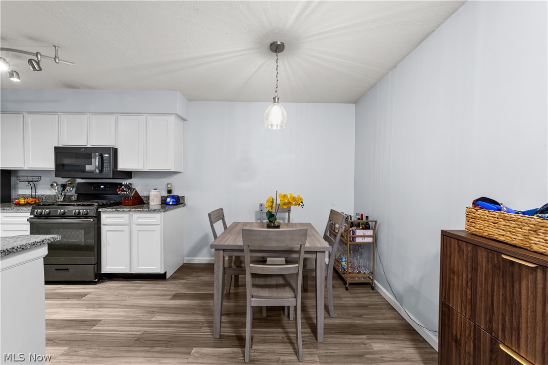 Lenox Square Condo Ph 04 - Residential