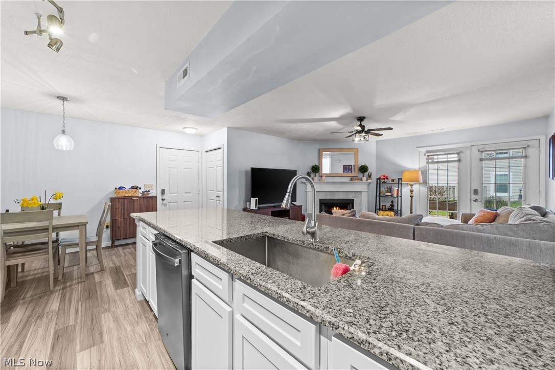 Lenox Square Condo Ph 04 - Residential