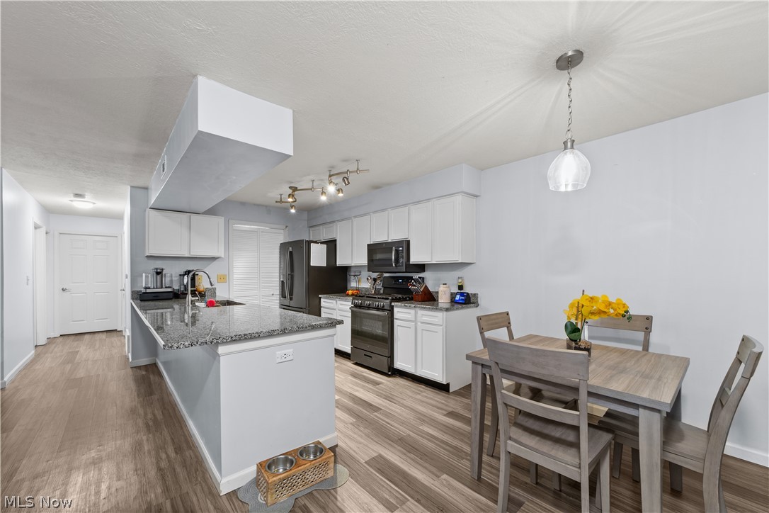 Lenox Square Condo Ph 04 - Residential