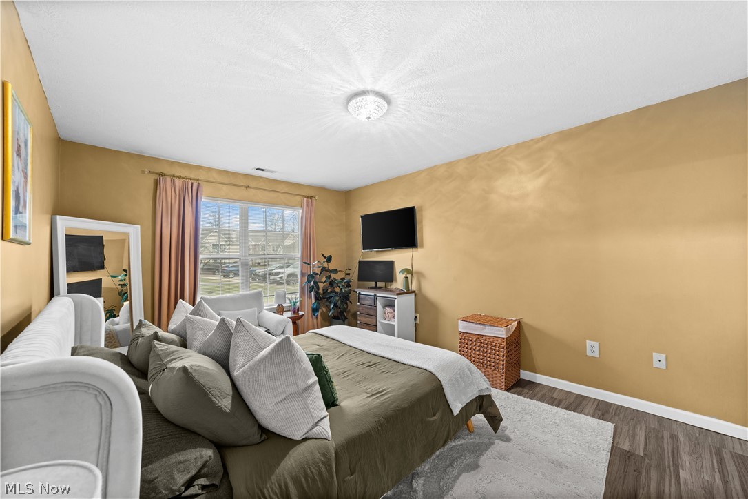 Lenox Square Condo Ph 04 - Residential