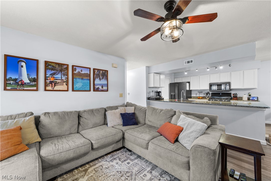 Lenox Square Condo Ph 04 - Residential