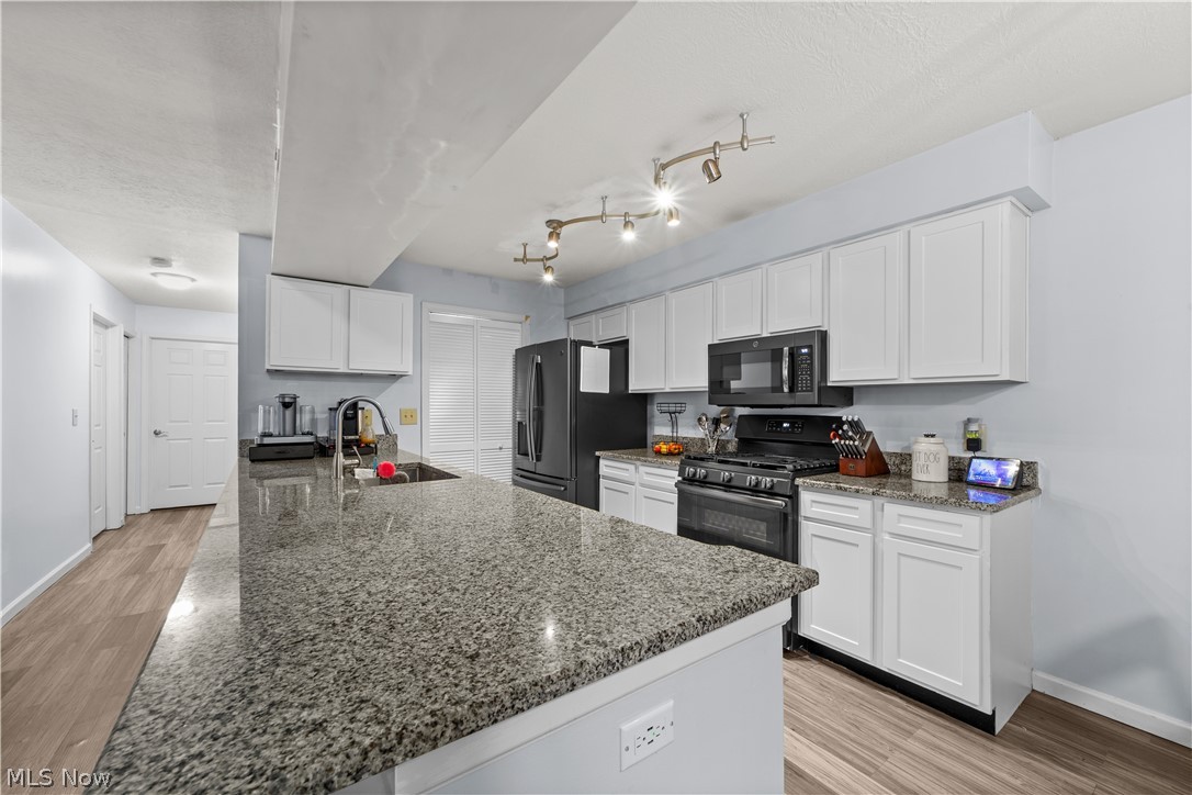 Lenox Square Condo Ph 04 - Residential