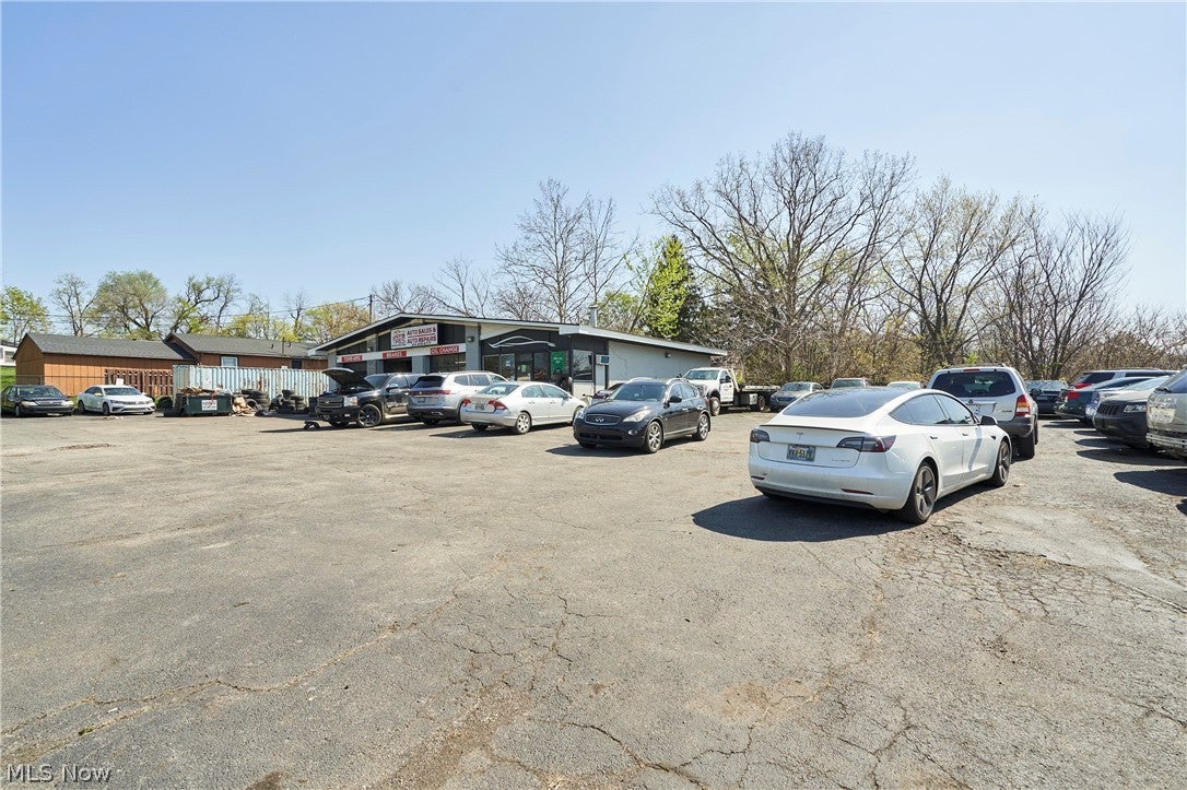 4925 Lee Road
