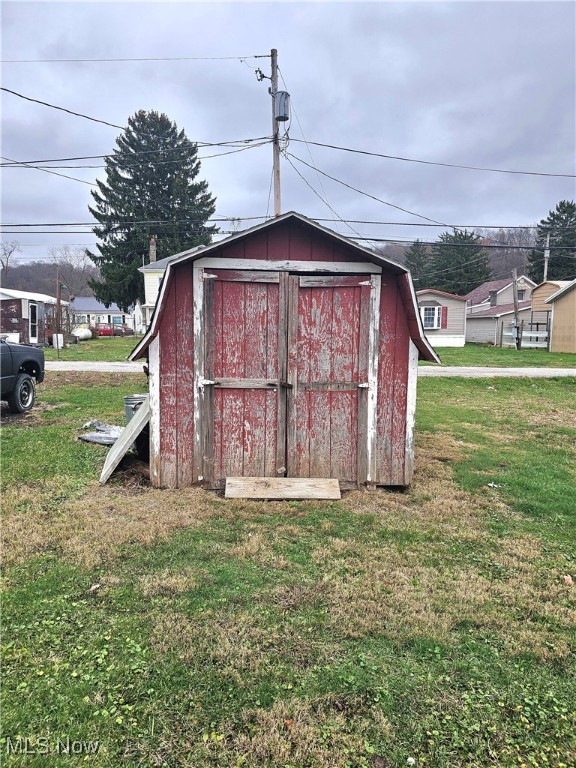 2660 S Lawn Avenue, Coshocton, Ohio image 6