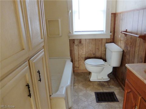 Tiny photo for 2243 N Glenwood Avenue, Niles, OH 44446 (MLS # 5189928)