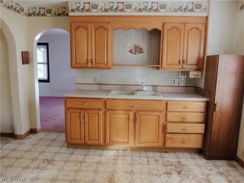 Tiny photo for 2243 N Glenwood Avenue, Niles, OH 44446 (MLS # 5189928)