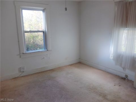 Tiny photo for 2243 N Glenwood Avenue, Niles, OH 44446 (MLS # 5189928)