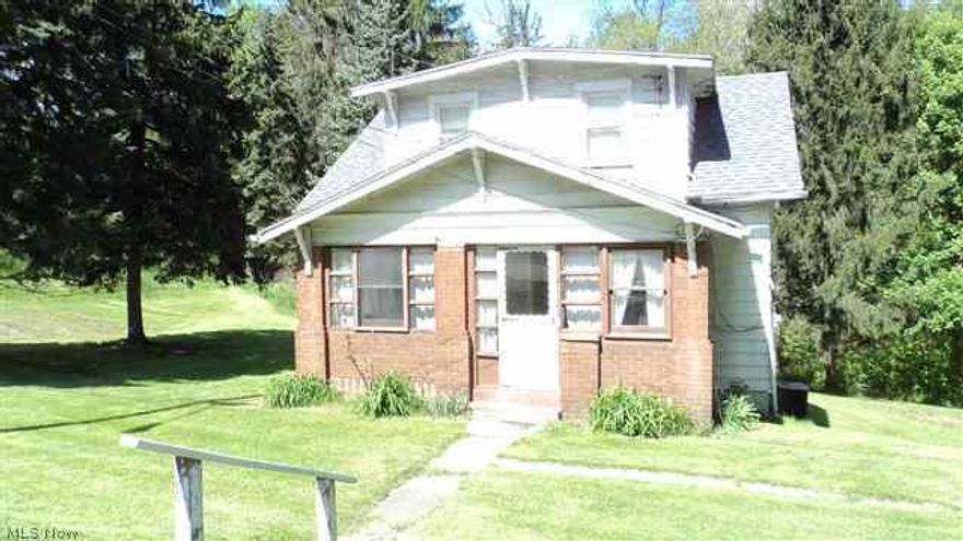 NICE STARTER HOME. NEEDS UPDATES. BEING SOLD "AS IS". HAS LARGE YARD WITH CREEK ON PROPERTY. ENCLOSED SUNPORCH. VINYL WINDOWS IN LR, DR, KIT & HALL. NEW ROOF IN 2011.