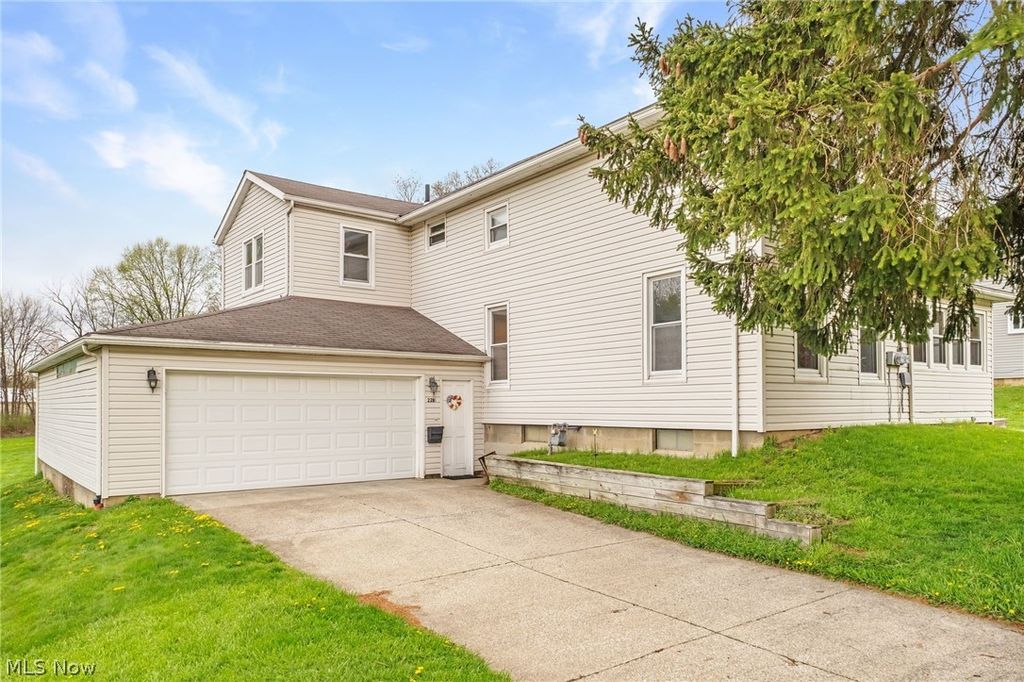 Photo of 228 S Portage St, Doylestown, OH 44230 (MLS # 5201530)