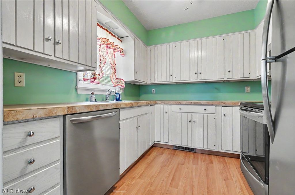 Photo of 934 Canterbury Lane, Salem, OH 44460 (MLS # 5205937)