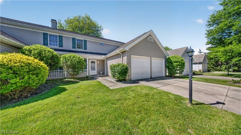 Townhouse For Sale - 20745 Sun Meadow Trail<br/> Strongsville, OH 44149