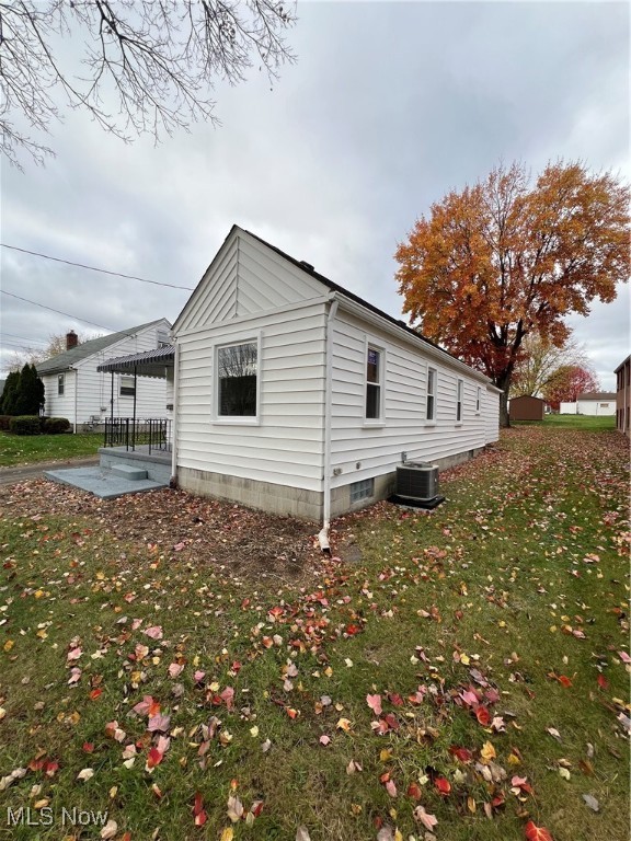 803 5th Street, Struthers, Ohio image 3