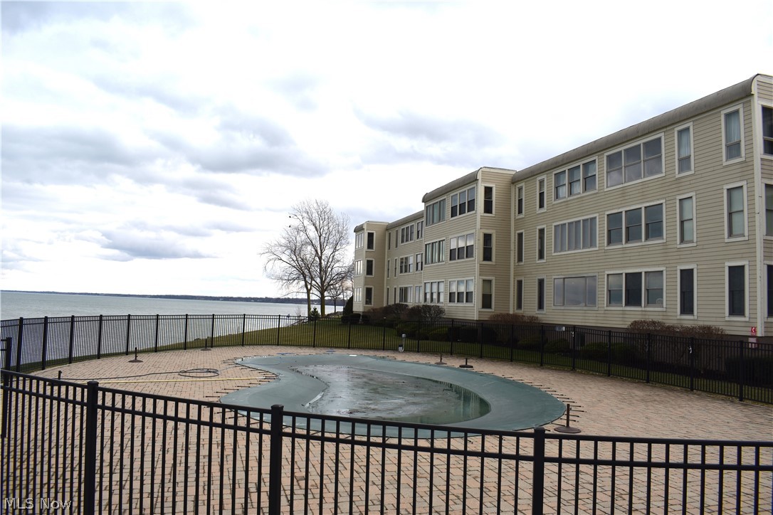 Beachwood Villa - Residential