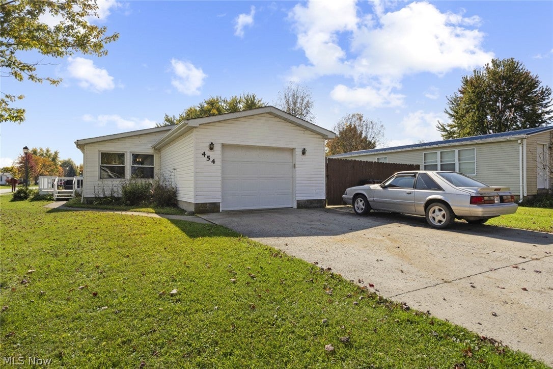 454 Stable Drive