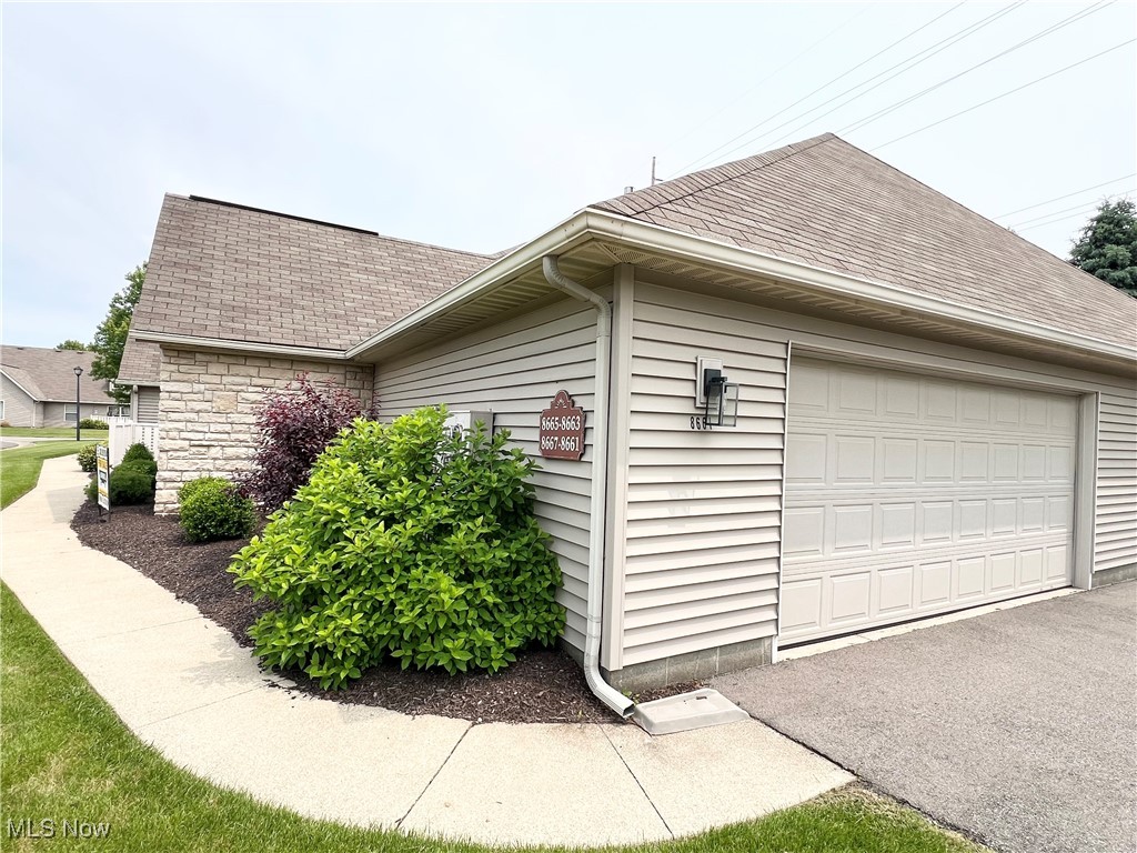 8661 Dublin Ridge Circle, Massillon, Ohio image 4